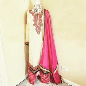 Pakistani shalwaar kameez